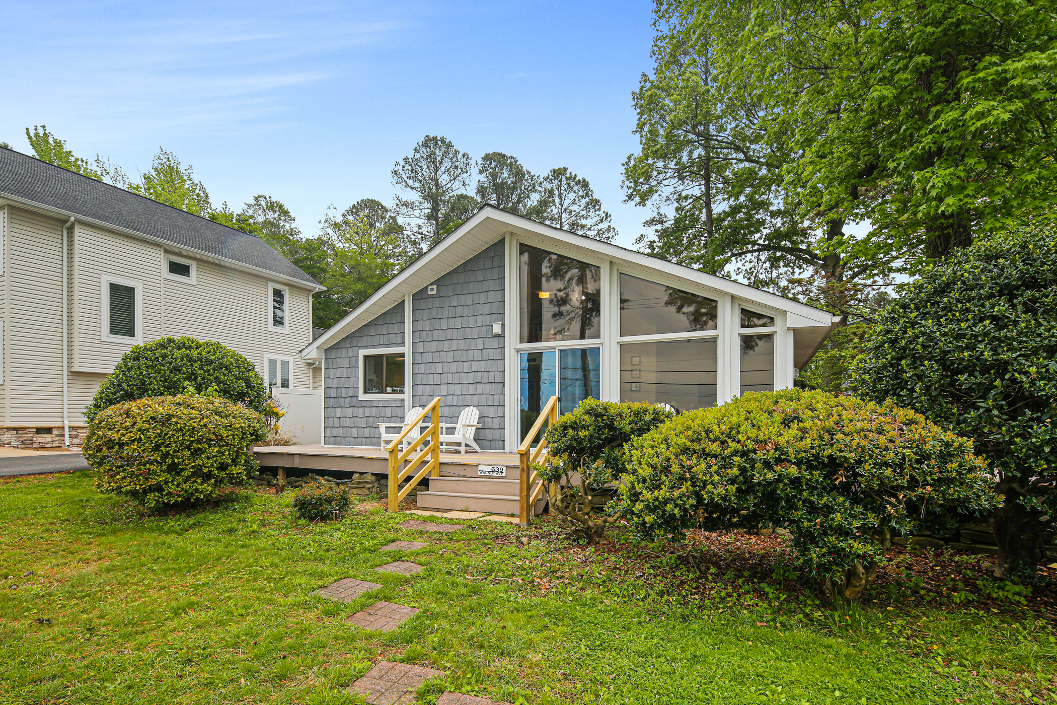 https://www.listings.mpi360.com/wp-content/uploads/2023/05/639-Walnut-Avenue_03.jpg